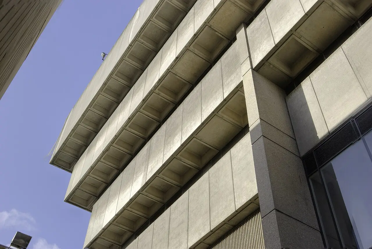 The inverted ziggurat of the Central Library